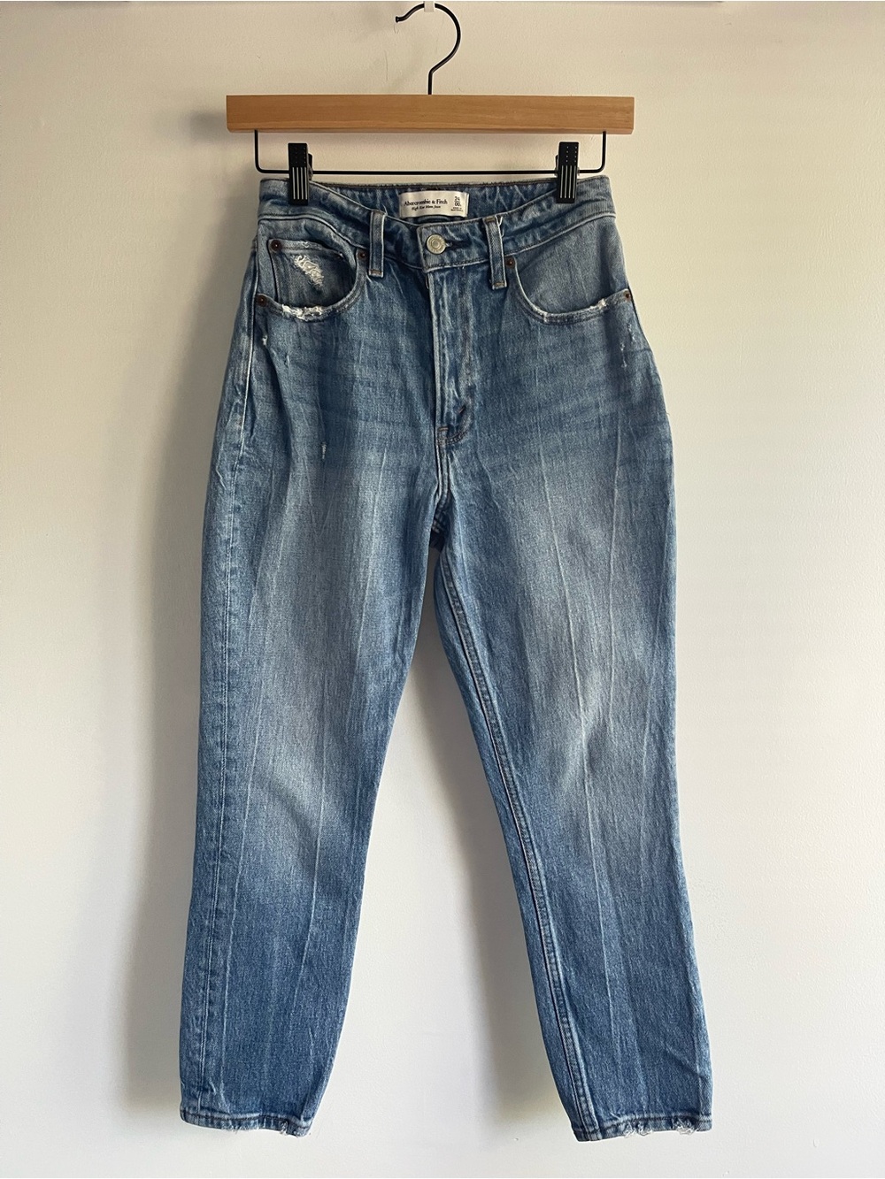 Abercrombie & Fitch High-Rise Curve Love Mom Jeans Size 24 Short Distressed